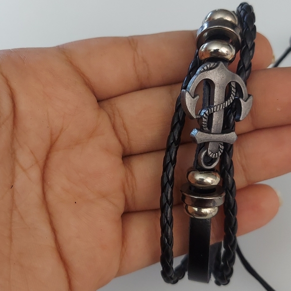Anchor Bracelet in black - Picture 8 of 8